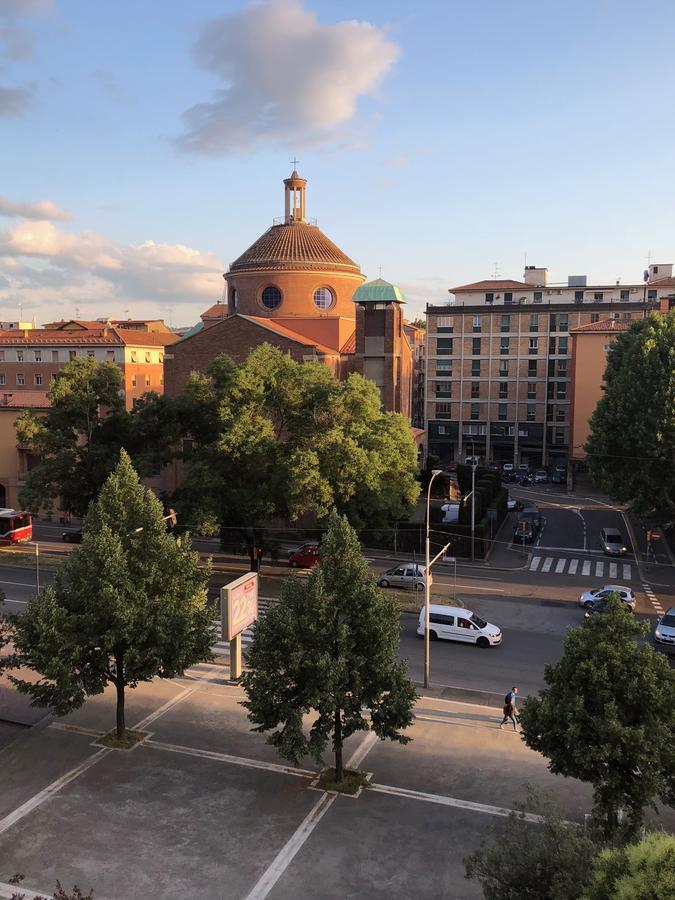 Bologna Holiday Inn Exterior foto